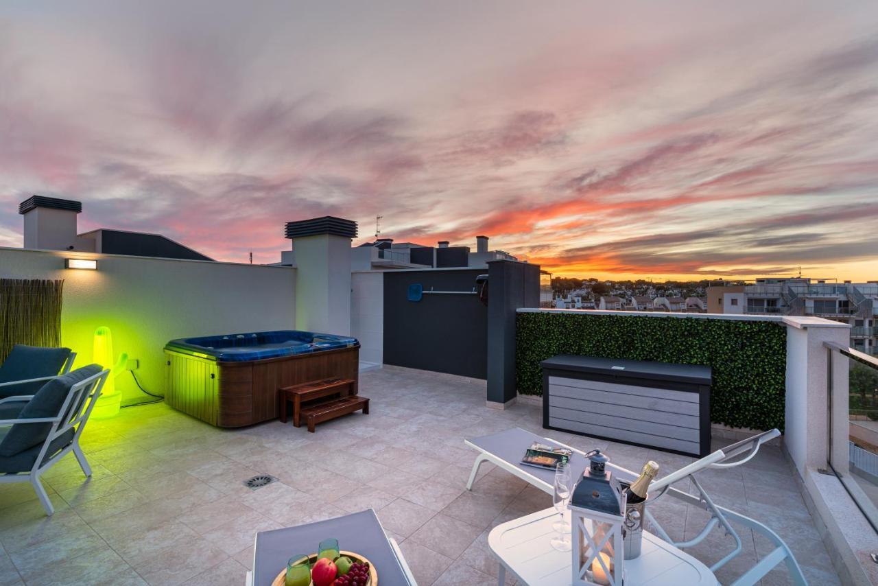 La Zenia Cocoon - Luxury Penthouse With Jacuzzi, 2 Pools, Indoor Heated Pool, Sauna, Gym, Playstation Apartment Dehesa de Campoamor  Bagian luar foto